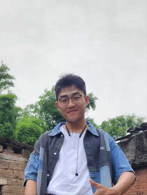 越努力越幸运的第一张照片--龙海交友网